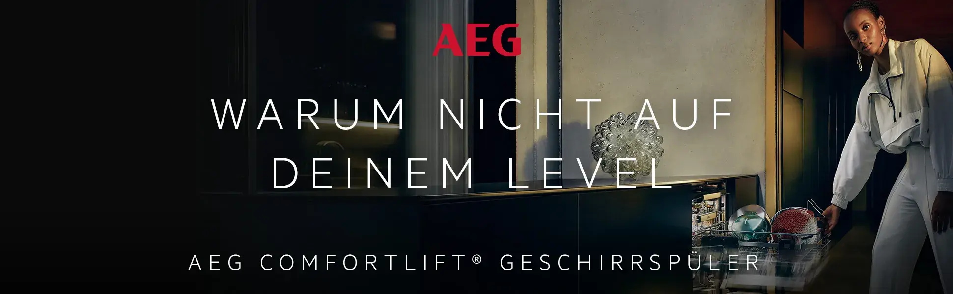 Geschirrspüler, der nicht ergonomisch eingebaut ist. 